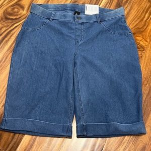 New with Tags Hue Boyfriend Shorts